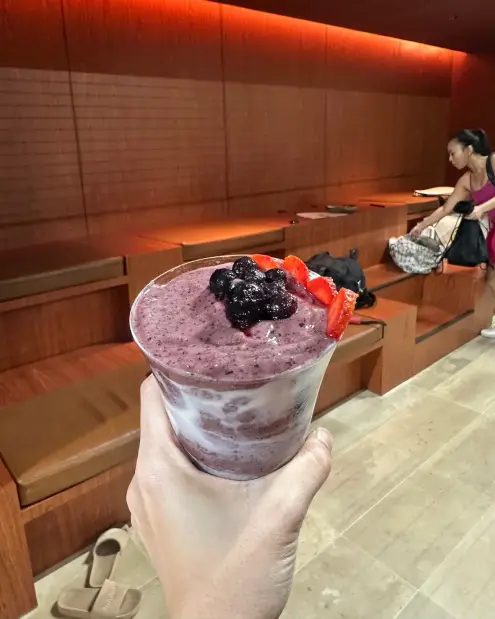 Berry smoothie bowl